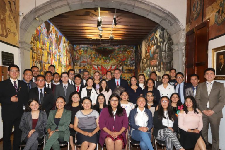 mena jovenes