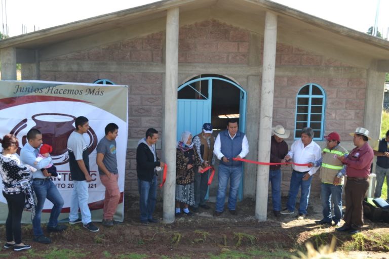 FOTO ENTREGA DE HERRERIA