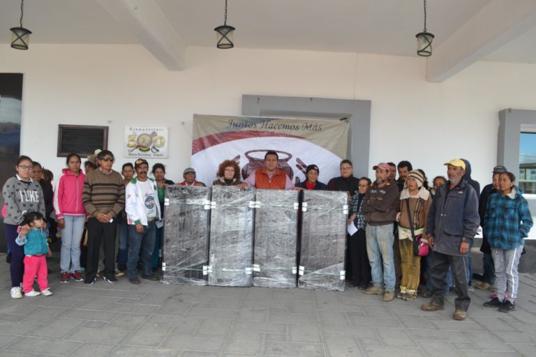 FOTO ENTREGA DE LAMINAS